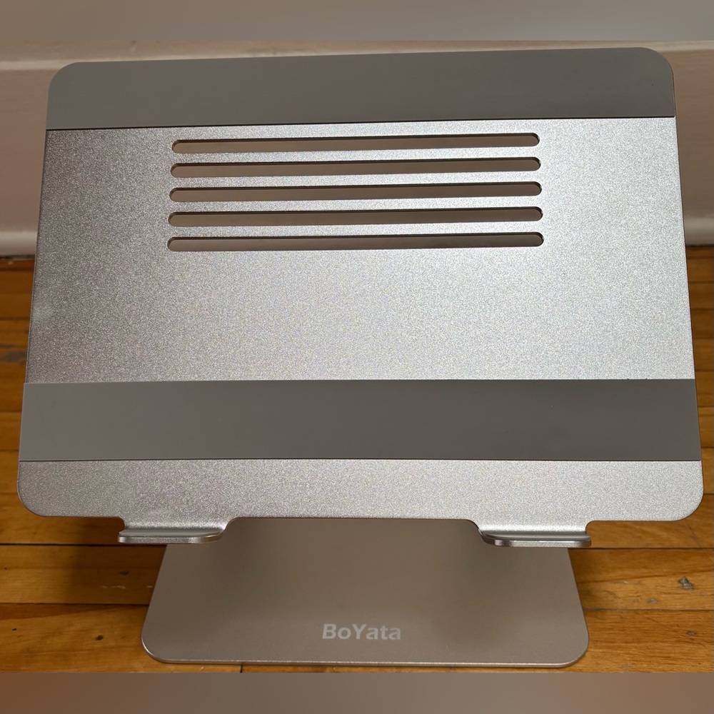 Boysta laptop stand.